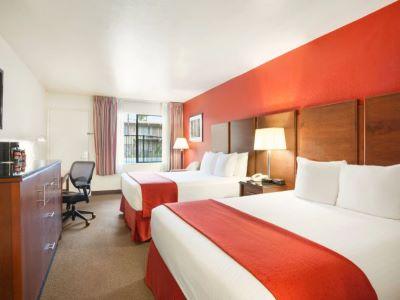 Hotel Ramada By Wyndham North & Conference Center 3*