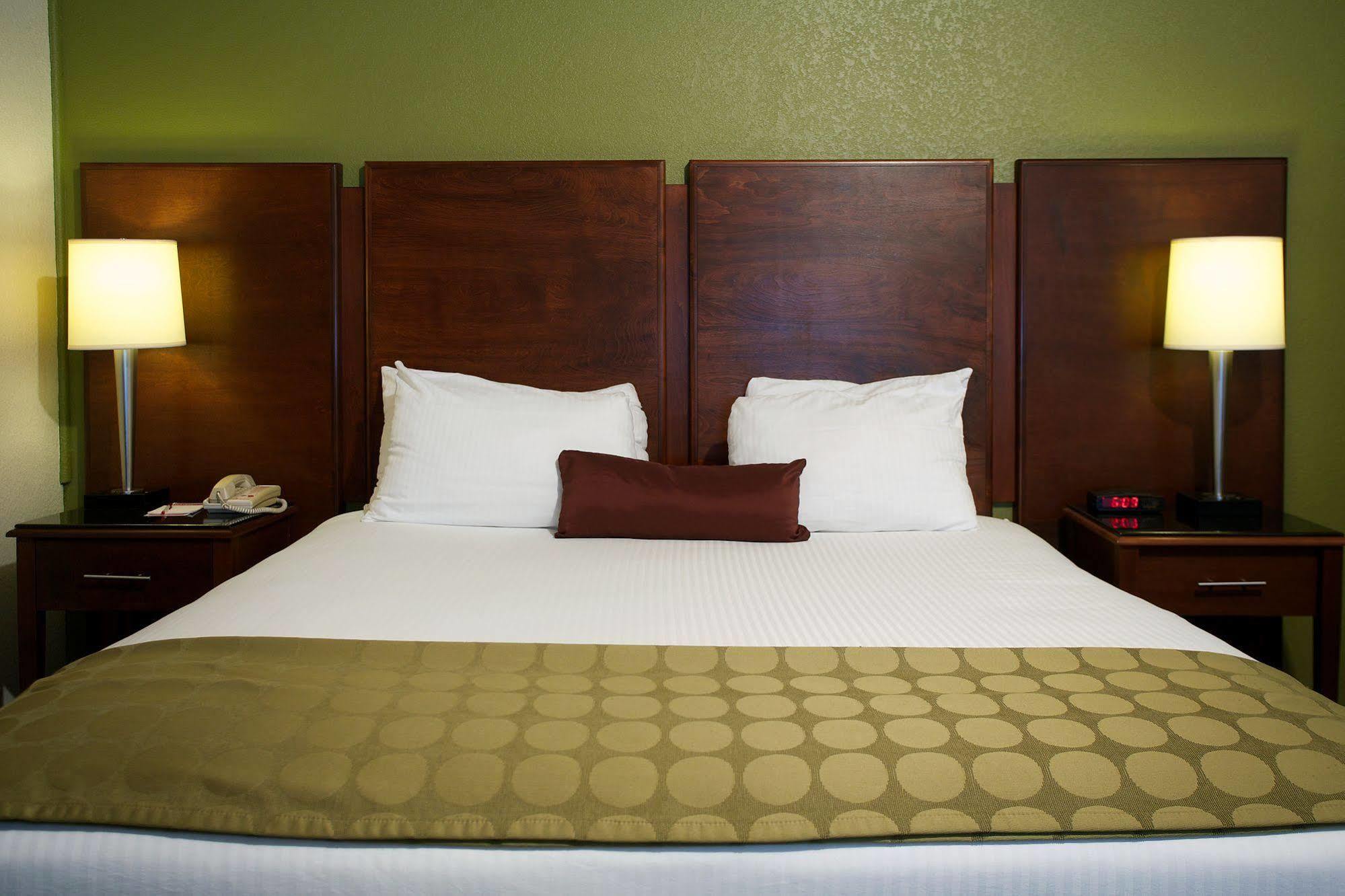 Hotel Ramada By Wyndham North & Conference Center San Diego