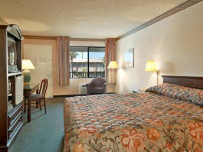 Ramada By Wyndham North & Conference Center Hotel 3*
